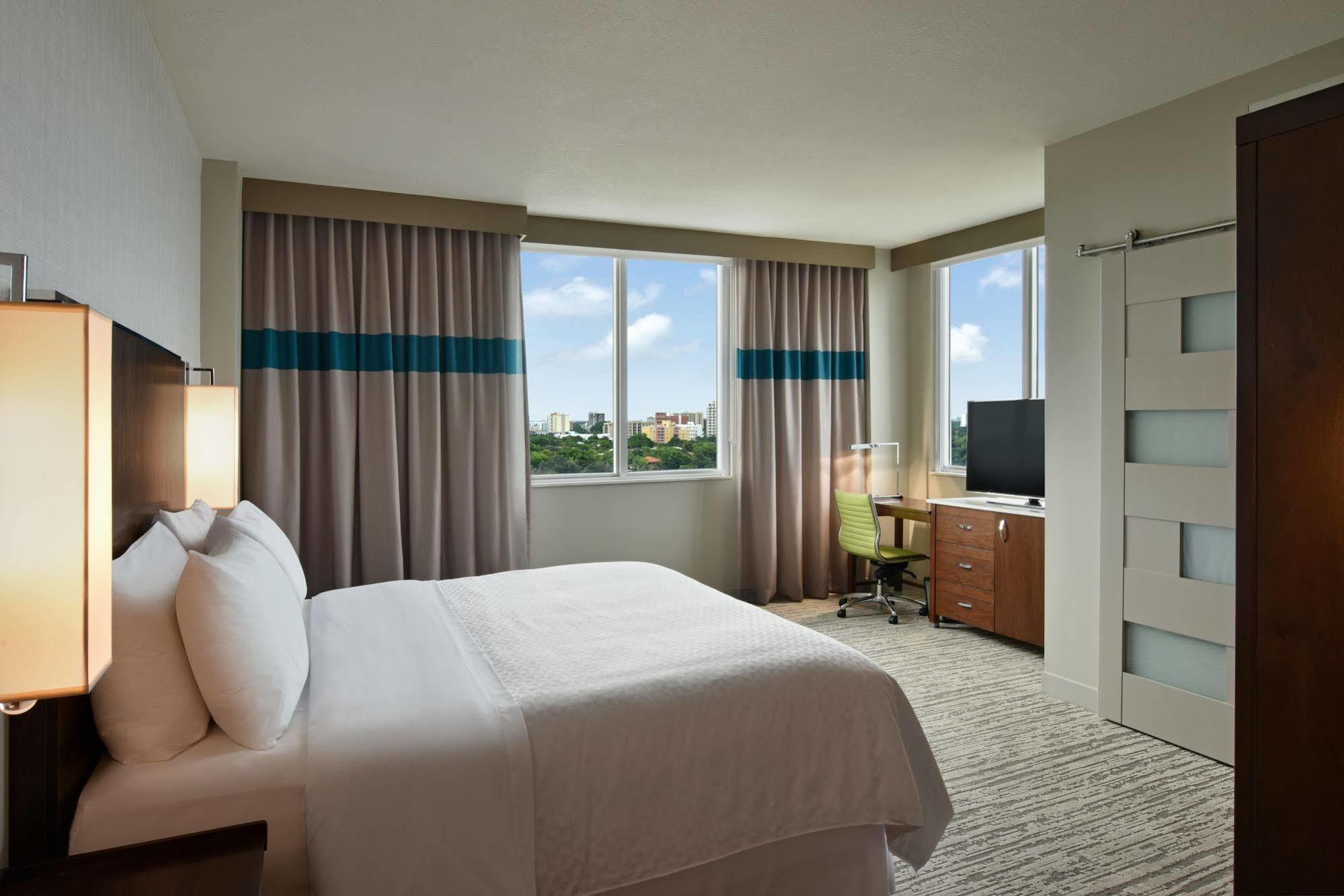 Four Points By Sheraton Coral Gables Майами Экстерьер фото